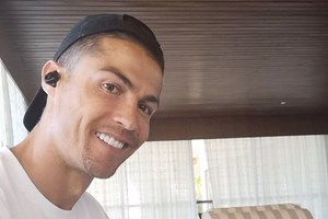 Cristiano Ronaldo volta aos estudos: "Desafia-te sempre"