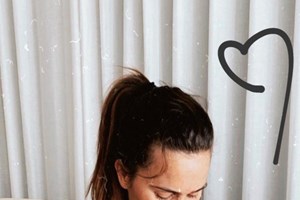 Cláudia Vieira mostra-se a amamentar: "A alimentar em exclusivo com leite materno"