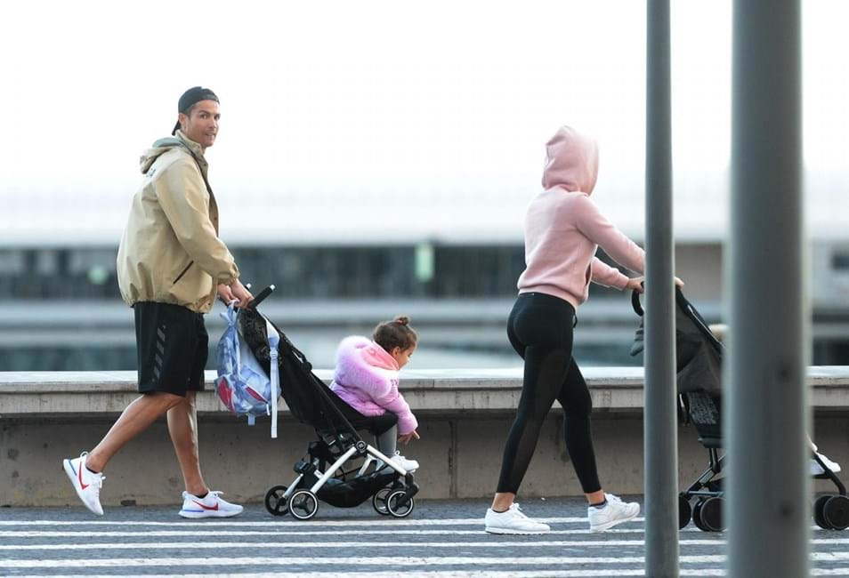 Ronaldo e Georgina durante um passeio pelo Funchal, na Madeira   