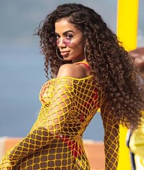 Cantora Anitta internada com trombose na perna direita