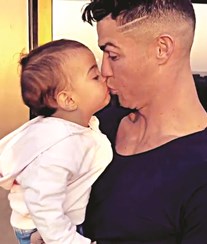 Cristiano Ronaldo prepara filha Alana para a fortuna