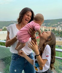 Cláudia Vieira respira de alívio com filhas fora de perigo 