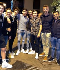 João Félix diverte-se com amigos após despedida da namorada 