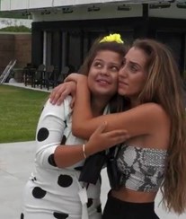 'Big Brother': Iury emocionada com avião enviado por Daniel Monteiro