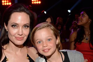 Filha de Angelina Jolie muda de sexo 
