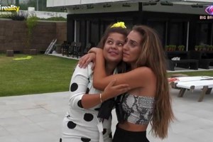 'Big Brother': Iury emocionada com avião enviado por Daniel Monteiro