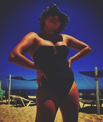 Ana Guiomar mostra-se em fato de banho