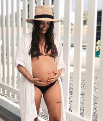 Mulher de Bruno Fernandes radiante na reta final da gravidez