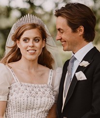 Princesa Beatrice casou com vestido de noiva e tiara da rainha Isabel II