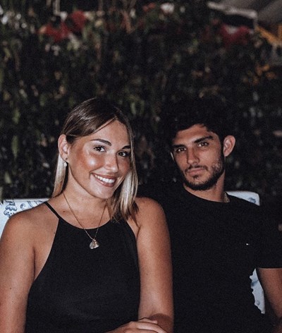 Companheira do craque do Benfica Gonçalo Guedes exibe 'barriguinha' 