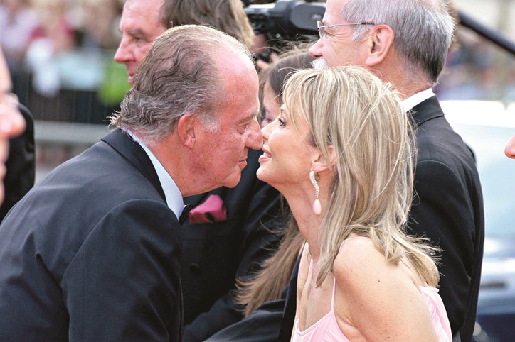 Juan Carlos e Corinna Larsen tiveram um caso ex-conjugal durante mais de dez anos 