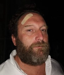 Eduardo Madeira sofre acidente a meio de espectáculo no Teatro Villaret