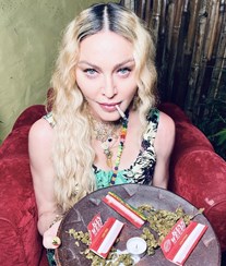 Madonna celebra 62º aniversário na Jamaica com festa extravagante 
