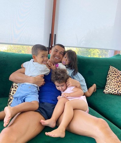 Operação da filha de CR7 "correu bem"