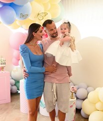 Seferovic vive conto de fadas em família