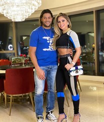 Hulk e Camila apostam em looks milionários
