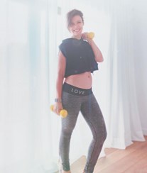 Andreia Rodrigues mostra-se a fazer exercício físico na gravidez