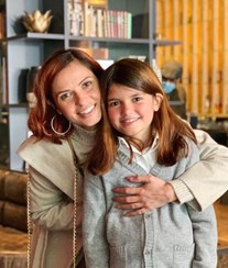  Vera Kolodzig e a sobrinha juntas em nova série da SIC, 'O Clube' 