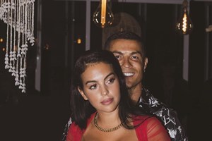 Ronaldo surpreende Georgina com jantar romântico no dia do seu aniversario: "Amor meu"