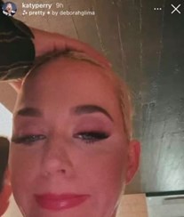 Katy Perry surpreende ao surgir irreconhecível após tirar a peruca: "É tudo falso"