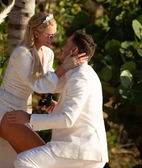 Paris Hilton foi pedida em casamento no dia em que completou 40 anos
