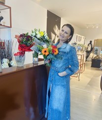 Elma Aveiro mostra bolo de aniversário excêntrico 