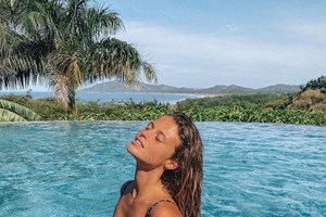 Atriz Matilde Reymão mostra-se bela e ousada em fotos escaldantes