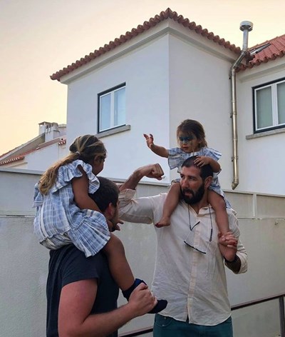 Carolina Patrocínio celebra dia de anos das filhas com festas em família  