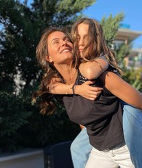 Cláudia Vieira dedica mensagem à filha Maria: "Este amor é absolutamente avassalador"