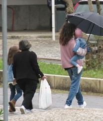 Sara Barradas visita a mãe na prisão e 'segura' família em momento difícil