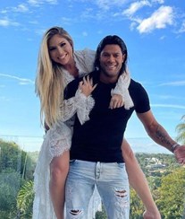 Hulk assinala um ano de casamento e é atacado