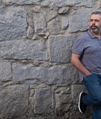 Ator Pedro Alves vive fase feliz após drama com o filho 