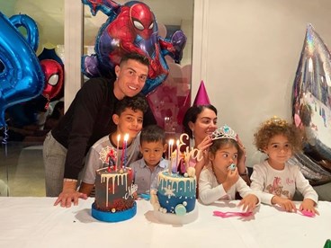 Vídeo. Filho de Kanye West celebra 'à Ronaldo