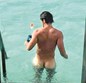Lourenço Ortigão e Kelly Bailey partilharam fotografias em que surgem completamente despidos. Fãs elogiaram o casal 