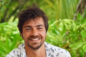Kelly Bailey e Lourenço Ortigão recarregam energias no paraíso 