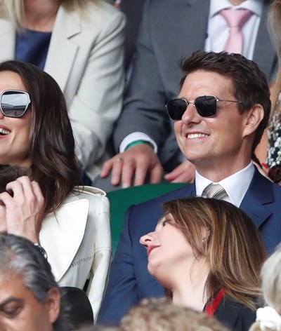 Tom Cruise inseparável da nova namorada