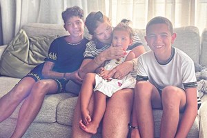 Emoção marca despedida entre Dolores Aveiro e Cristianinho
