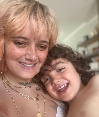 Carolina Deslandes apanha susto com filho