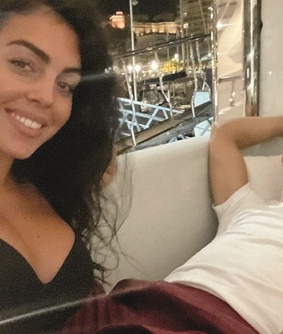 Georgina Rodríguez sensual em dias românticos com CR7