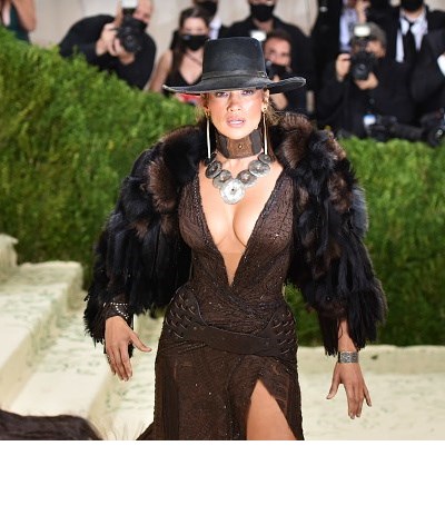 Desfile de estrelas irreverentes na Met Gala em Nova Iorque 