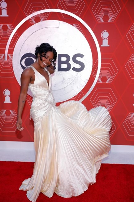 Adrienne Warren recebeu o prémio de melhor atriz de musical 