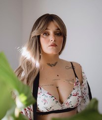 Carolina Deslandes sobre a ex-sogra: "Foi minha mãe e é muitas vezes"
