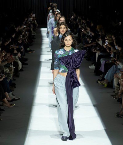 Símbolo da paz encerra Portugal Fashion no Porto
