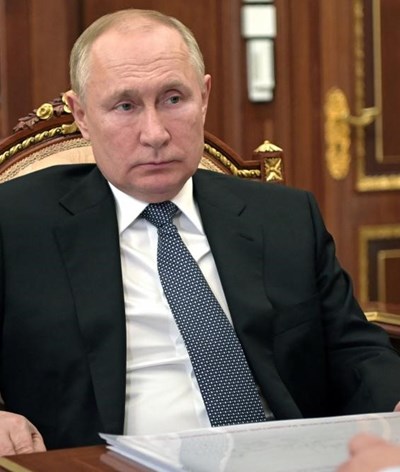 Putin anda em limusine de luxo com 7 metros