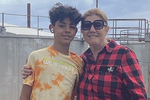 Cristianinho mostra-se vestido a rigor