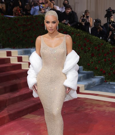 Estrelas brilham na passadeira vermelha da Met Gala
