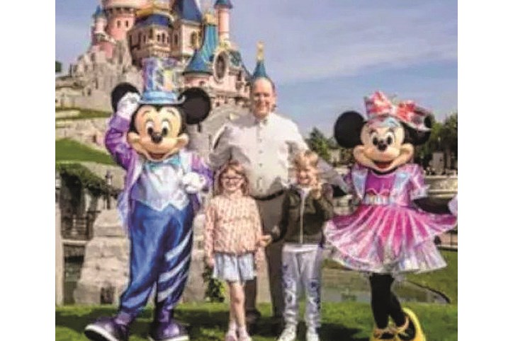 Príncipe Alberto com os filhos
