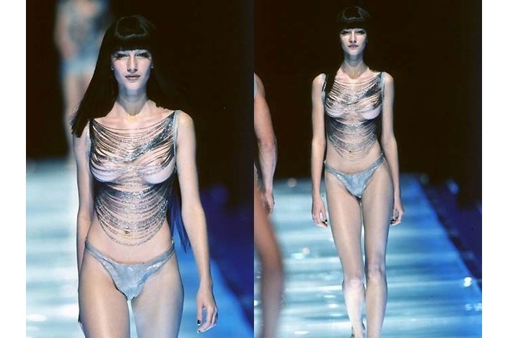 O desfile de má memória aconteceu no início da carreira da manequim brasileira 