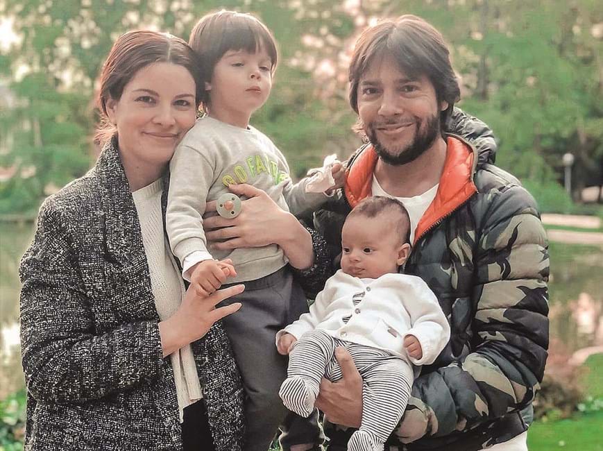 Joaquín Cortés com a mulher e os dois filhos