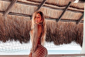 Mulher de Uribe emocionada na despedida